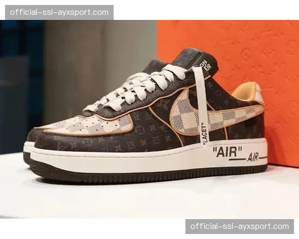 商业动态：运动装备品牌推出新款球鞋，宣称其设计有助于提升变向拦截速度