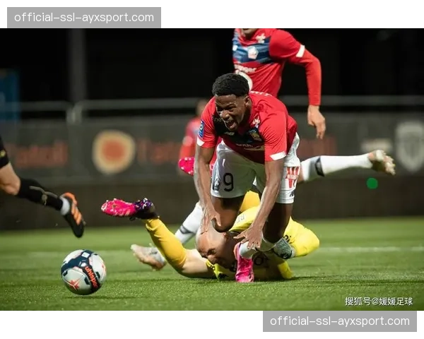 特写：雨战中，布雷斯特老将完成职业生涯第500次出场