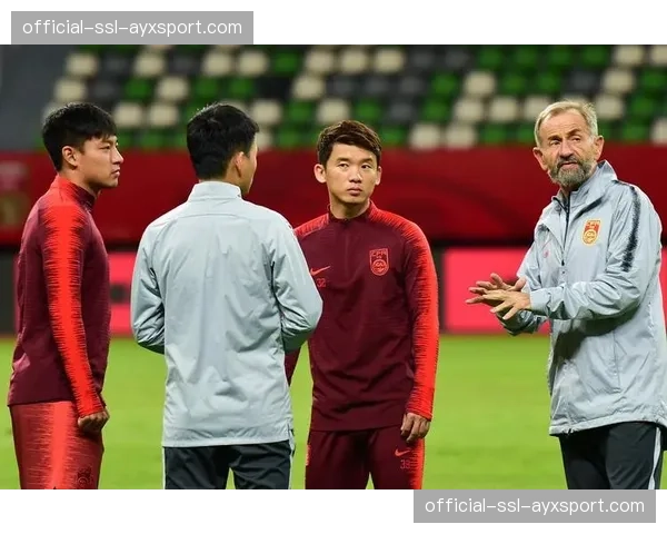 评论：归化球员的使用与本土青训的平衡——国足未来之路